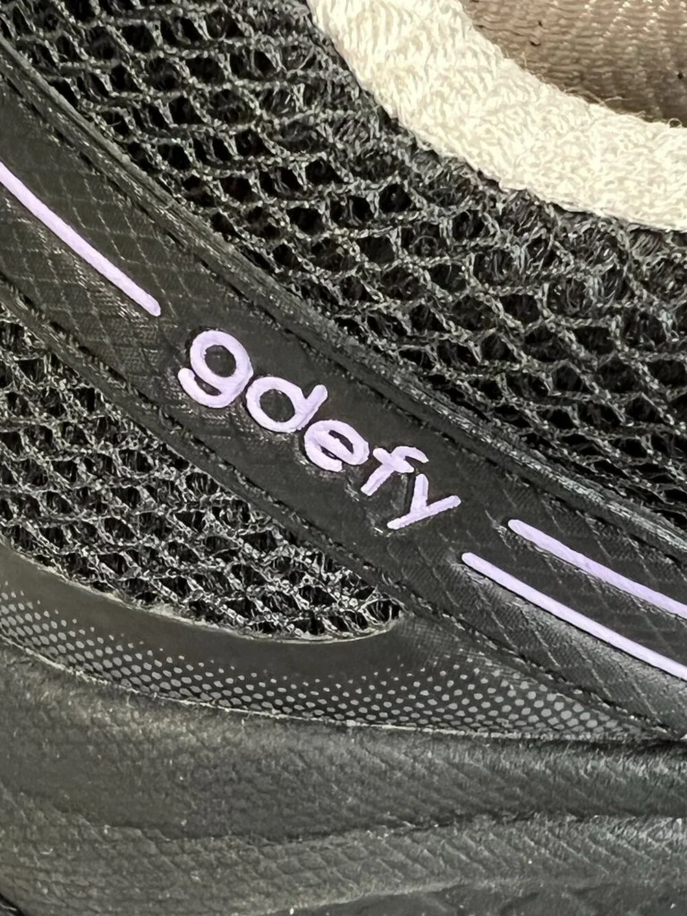 Gravity Defyer Women’s Shoe Black With Lilac Trim Size 9.5